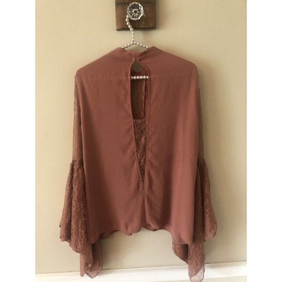 Express Womens Size M Long Sleeve Blouse Handkerchief Bell Sleeve Lace Trim Boho - Picture 4 of 6